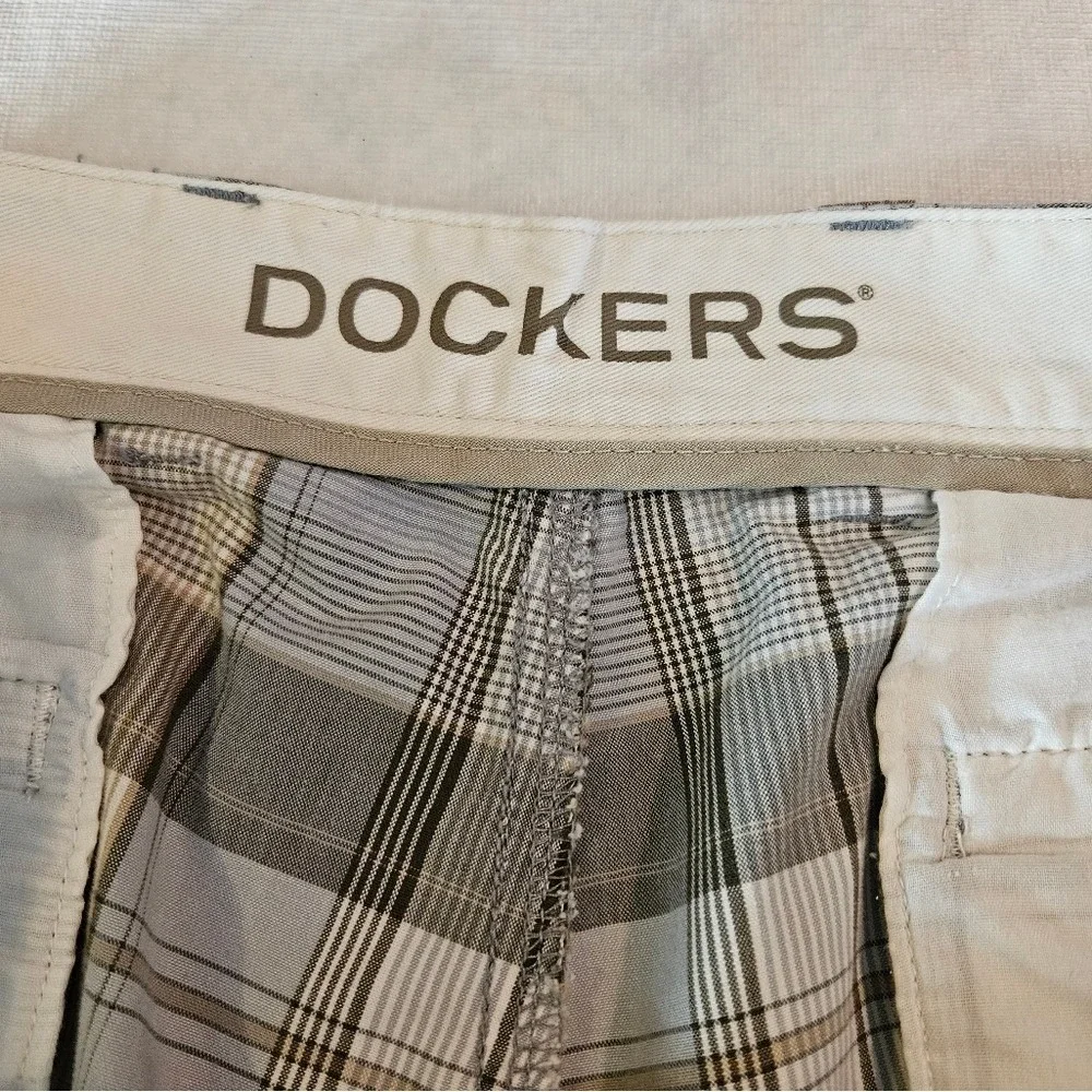 Dockers Plaid Cargo Shorts Grey Tan & White Size‎ 42